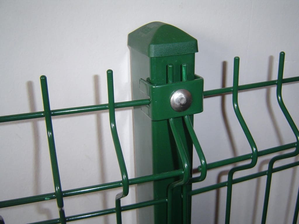 3D забор из сваренных металлических прутьев