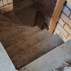 заливка бетонной лестницы с забежными ступенями