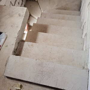 монолитная междуэтажная лестница с забежными ступенями